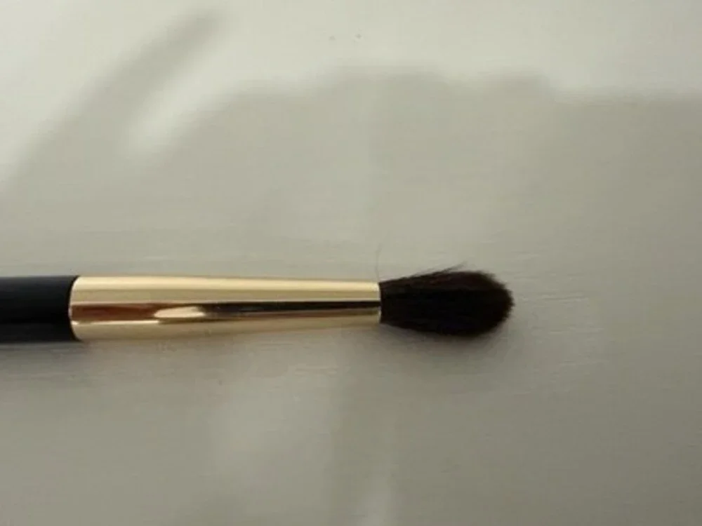 CHANEL No. 12 Eyeshadow Makeup Brush - Vintage Gold Ferrule⁠